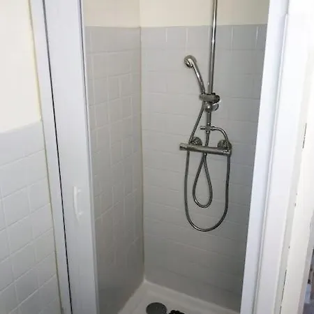 Apartament Grand Avec Jardin Et Entree Privative A Noter Reservations De 3 Nuits Minimum *