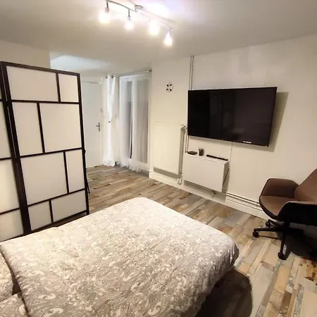 Apartament Grand Avec Jardin Et Entree Privative A Noter Reservations De 3 Nuits Minimum